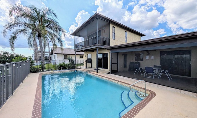 Port Charlotte House | Tranquil 4-bedroom house in Port Charlotte with pool