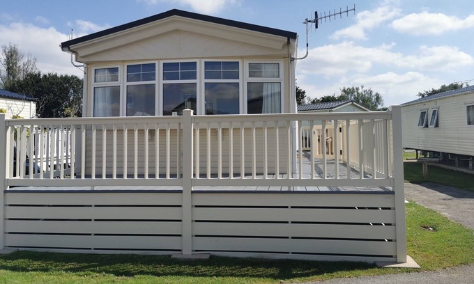 Chichester House | Tranquil 6 Berth Luxury Holiday Home Chichester - Lakeside Holiday Park