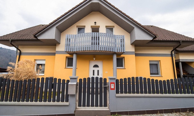 Skofljica Apartment | Tranquil and Charming Apartments with Shared Garden - Three Bedroom Apartment with Terrace