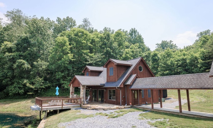 Spottswood House | Tranquil And Secluded Cabin On 326 Acres With Mountain Views ~ AMAZING!