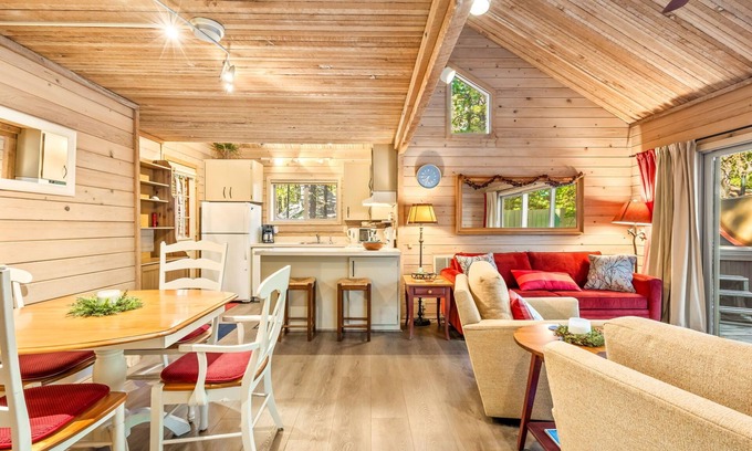 Black Butte Ranch Cabin | Tranquil Cabin in Black Butte Ranch w HOTTUB
