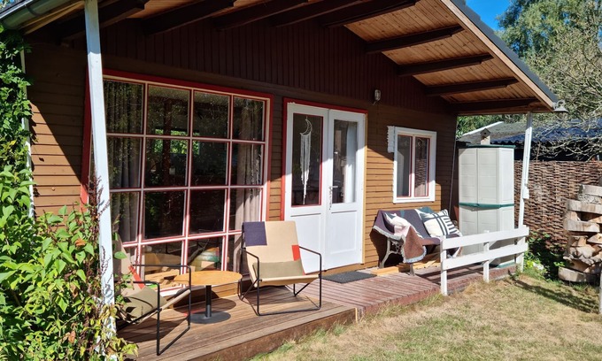 Geel Ski Chalet | Tranquil chalet in Geel with garden
