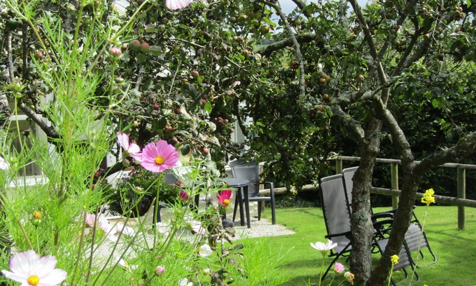 Truro Cottage | TRANQUIL COTTAGE,NR PERRANPORTH BEACH,GARDEN,BBQ,PARKING,DOG FRIENDLY