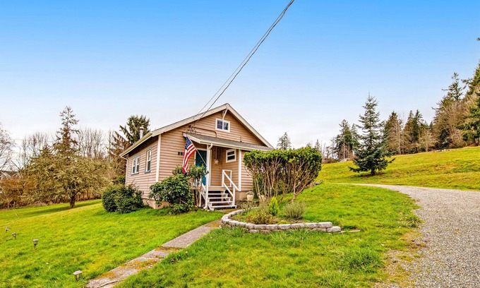 Fox Island House | Tranquil cottage with mountain view, fast WiFi & W/D - walk to waterfront