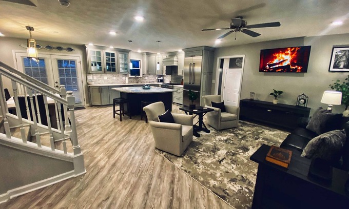 Wilmington House | Tranquil Country Elegance- 1.2 Miles to WEC