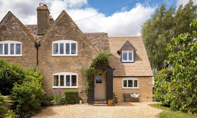Daglingworth Cottage | Tranquil dog friendly cottage with outdoor bath - Apple Tree Cottage, Daglingworth
