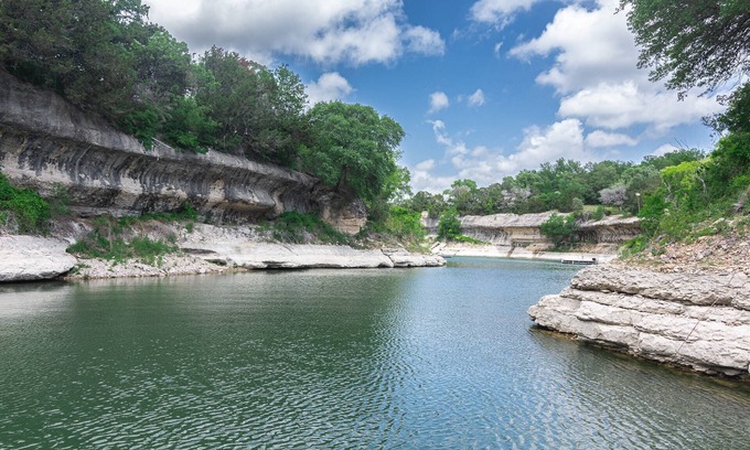 Clifton House | Tranquil Escape at Casita del Lago Azul - Lakefront Serenity with Semi-Private Cove & Fire Pit