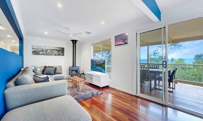 Ninderry House | Tranquil Escape with Beautiful Mountain Views