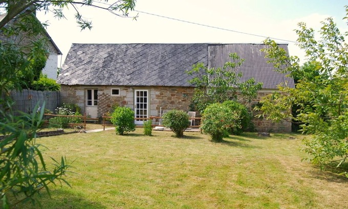 Landelles-et-Coupigny Cottage | Tranquil countryside escape - cosy detached self-catering cottage
