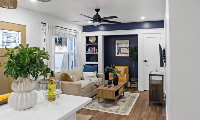 Willmore Apartment | Tranquil & Full Equipped Apartment close to Convention Center with Parking