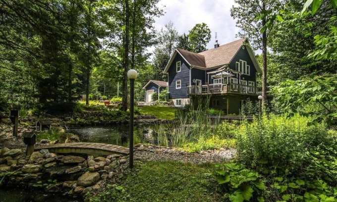 Knowlton Ski Chalet | Tranquil Haven near the Charming Village of Knowlton - Sleeps 12 - Whole House & 2 Acres with Pond, Bridge, Grounds, and Woods