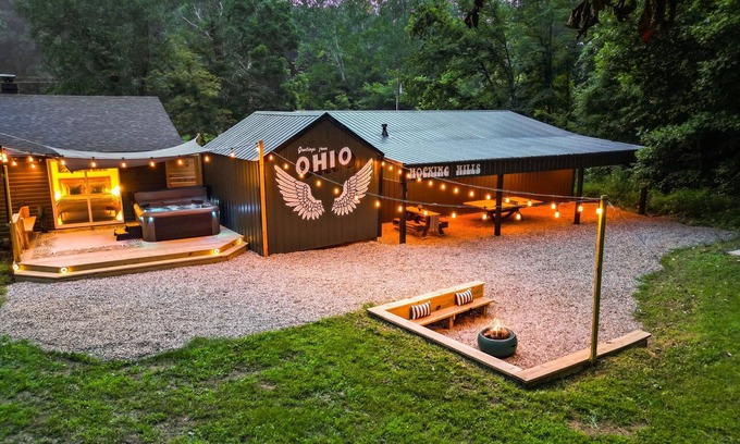 South Bloomingville Cabin | Tranquil Hocking Hills Cabin For 4: Hot Tub, Games