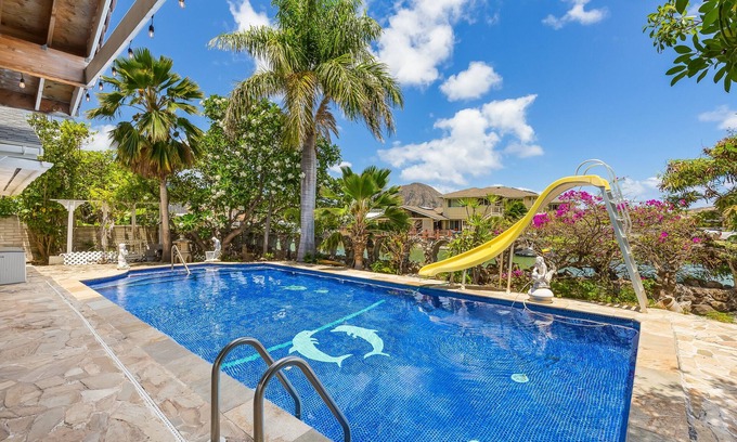 Portlock House | Tranquil Marina Front Pool House Resort
