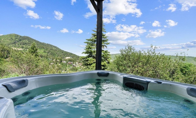 Summit Park House | Tranquil Mountain Retreat Scenic Views & Hot Tub 4 Bedroom Home by RedAwning