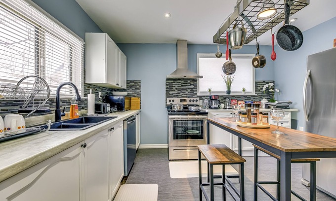 Lakeview House | Tranquil Oasis in Lakeview