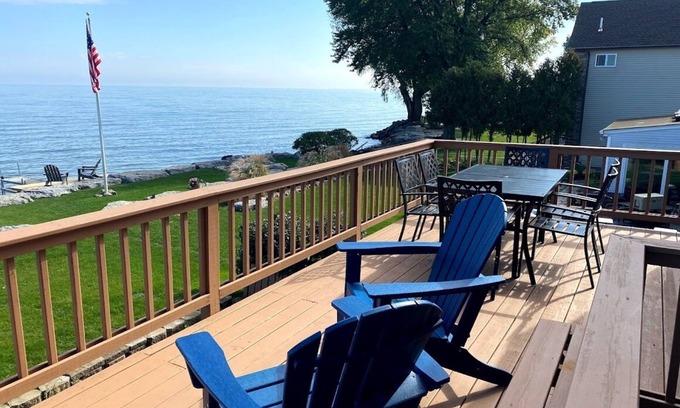 North Greece House | Tranquil Retreat on the shores of Lake Ontario
