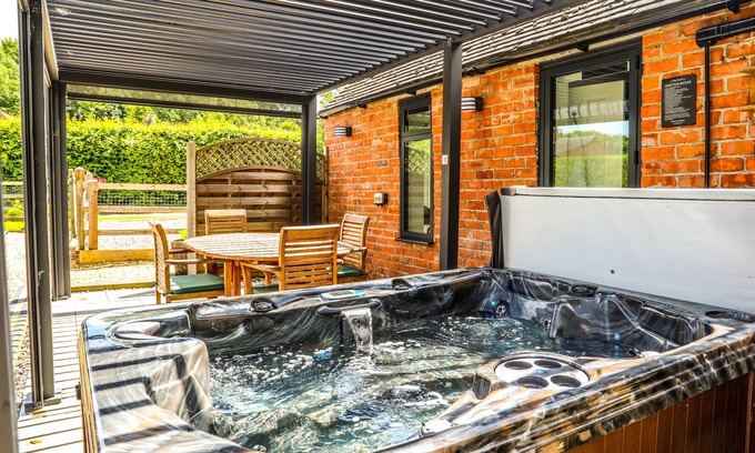 Deerhurst Cottage | Tranquil Retreat with Private Hot Tub - Wharf Annexn