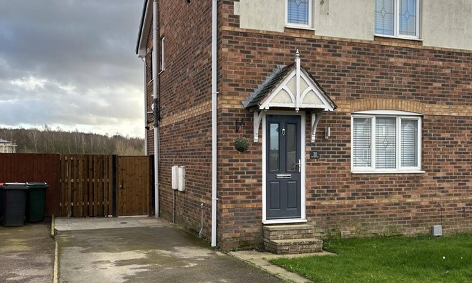 Ridgeway House | Tranquil Sheffield Retreat - 3 Bedroom House