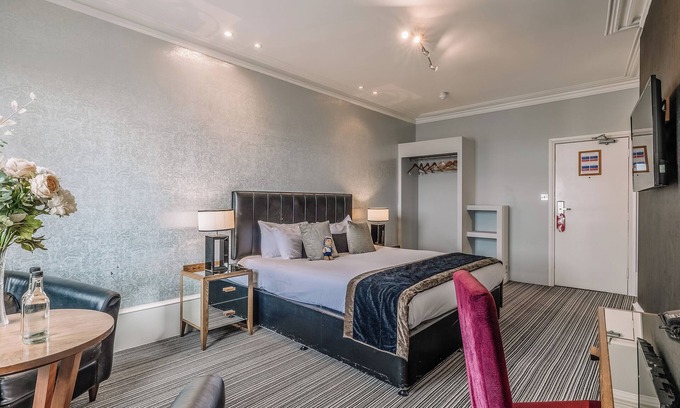 Westcliff-on-Sea Hotel | Tranquil Stay by the Sea Near Local Landmarks & Seafront Gardens
