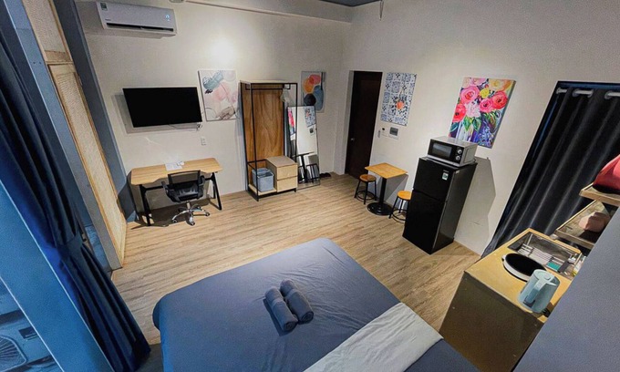 Phu Nhuan Apartment | Tranquil Studio with Kitchen near Airport in bustling area