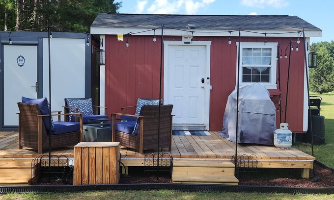 Orangeburg County Apartment | Tranquil Studio Cottage features a remodeled full kitchen, heated pool,& fishing