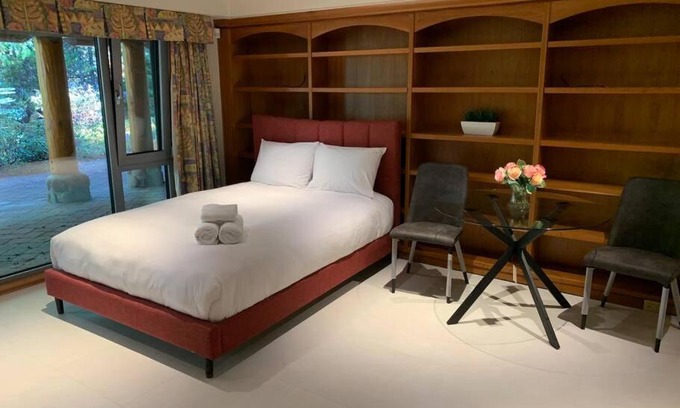 Whistler Cay Heights House | Tranquil Studio Hideaway in Scenic Whistler