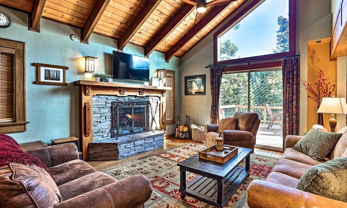 Twin Peaks Cabin | Tranquil Twin Peaks Retreat: Hike, Ski & Swim