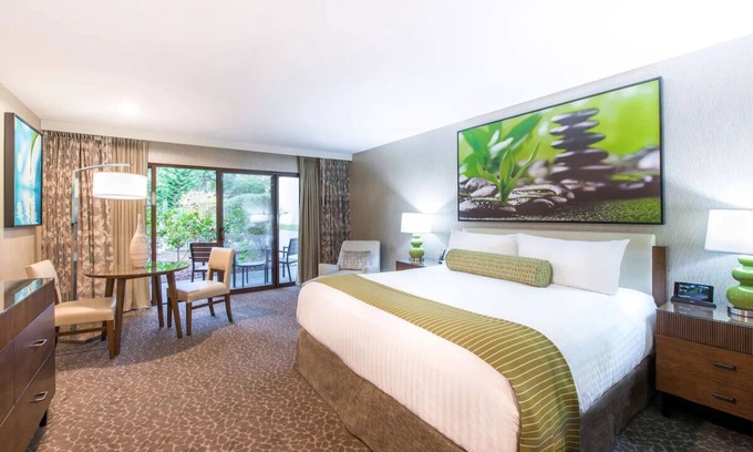 Barron Park Hotel | Tranquil Unit with Outdoor Heated Pool & Free Breakfast in Palo Alto
