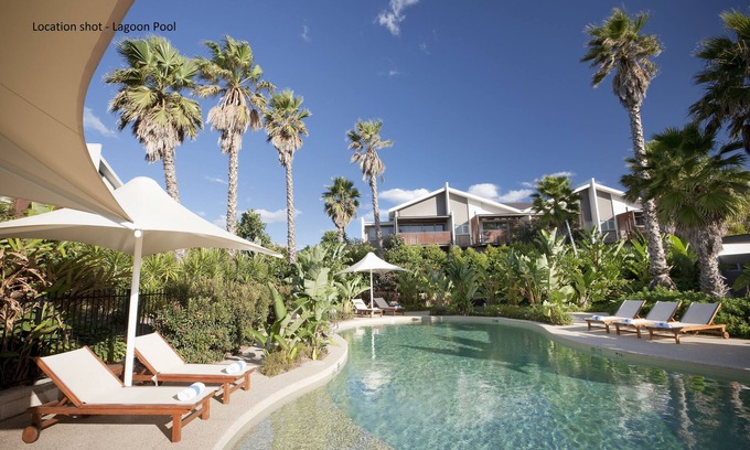 Magenta Shores House | Tranquil Villa close to beach