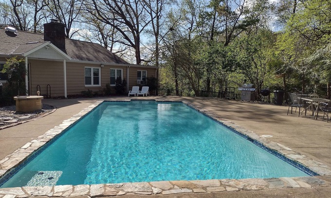 Fredericksburg House | Tranquility, Civil war park walk, seasonal pool, and sauna