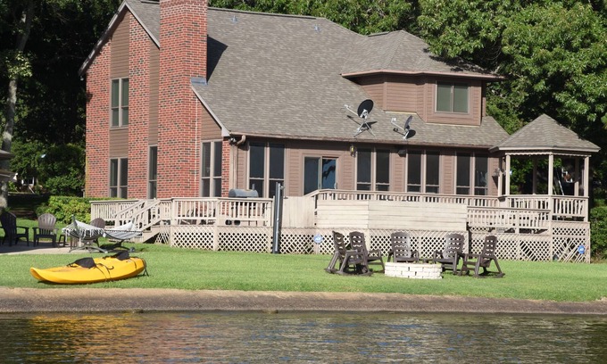 Log Cabin House | Tranquility Cove Retreat - the perfect destination to relax, refresh, renew