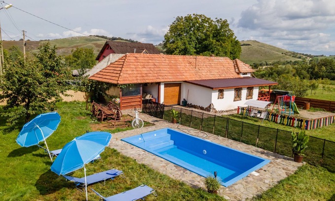 Bratca Cottage | Transylvanian Cottage with Private Swimming Pool