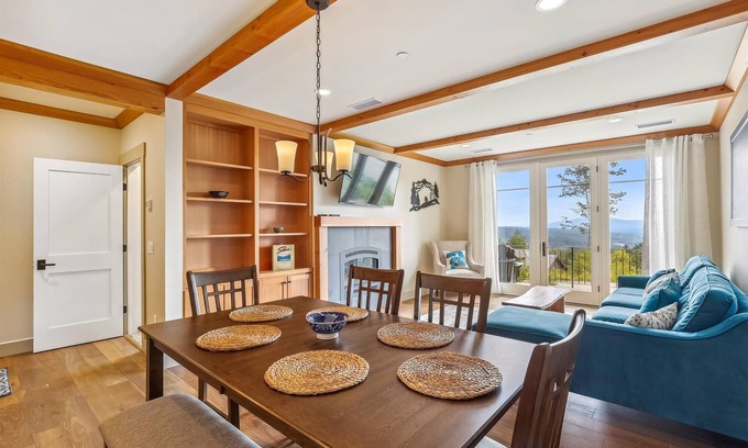 Moscow Villa | Trapp Hill View: 2 br, fireplace, a/c, deck & views, resort amenities!