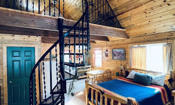 Salmon Cabin | Trapper Cabin, Greyhouse Inn Vacation Rentals