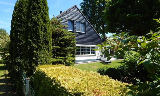 Bruinisse House | Traumhaftes freistehendes Ferienhaus, an der See, Strand, Yachthafen, W-Lan
