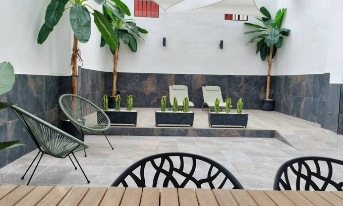 En Corts Apartment | Travel Habitat Ruzafa Green House Patio