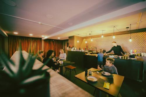 Kruishoutem Hotel | Travel Hotel Kruisem