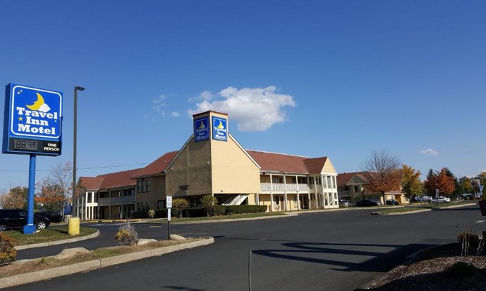 North Meadows Hotel | Travel Inn Motel