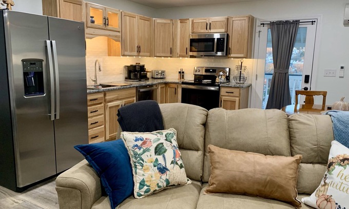 Bellefonte House | Travel Nurses: Charming 2-bedroom hillside haven near PSU