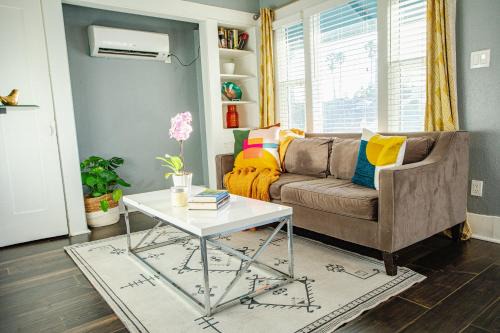 Willmore Apartment | Traveler's Choice Central Location, Prkg & Patio LBD