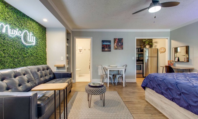 Melrose Apartment | Traveler's Pad 3 Miles From Downtown Braodway!