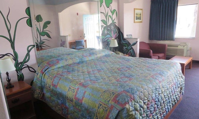 Liberty Hotel | Travelers Inn and Suites Liberty