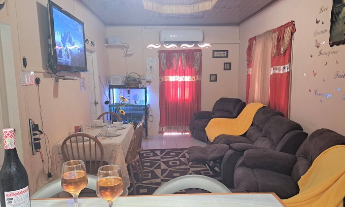 Trinidad House | Travelers Sanctuary, 2 king beds, spa tub & shower