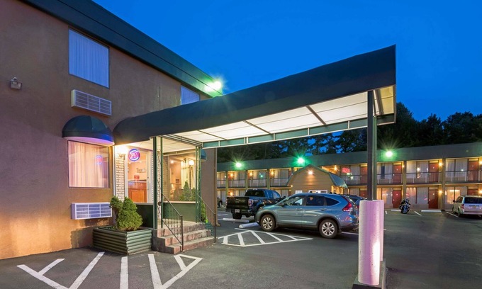 Sprague Hotel | Travelodge by Wyndham Beckley