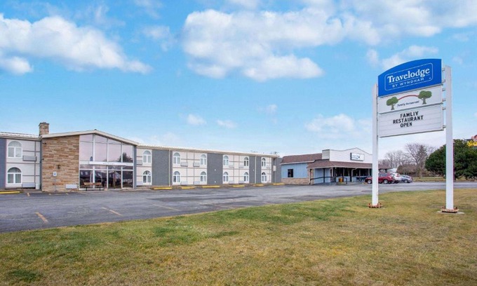 Sarnia Hotel | Travelodge by Wyndham Sarnia