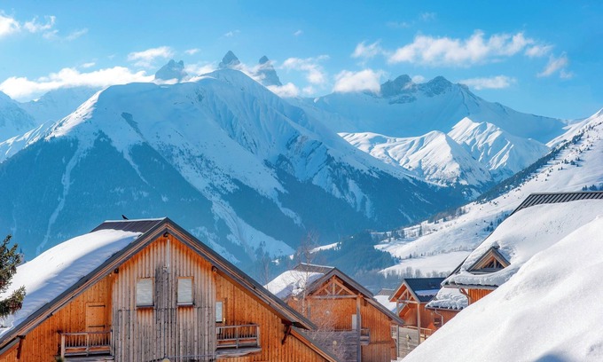 Saint-Jean-d'Arves Apartment | travelski home select - Résidence Les Chalets des Marmottes 3*
