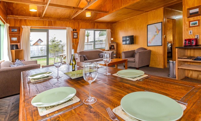 National Park Village House | Traverse Cabin. Cosy three bedroom holiday home