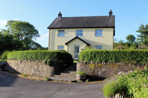 Llanfihangel-Ystrad House | Treberfedd Farm Cottages and Cabins