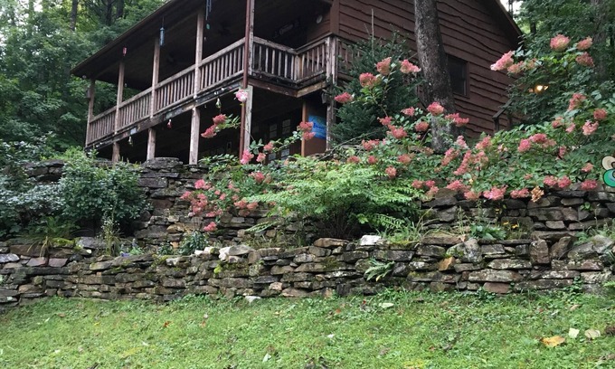 Cataloochee Ranch Cabin | Treetop is a private and tranquil cabin retreat minutes from Cataloochee