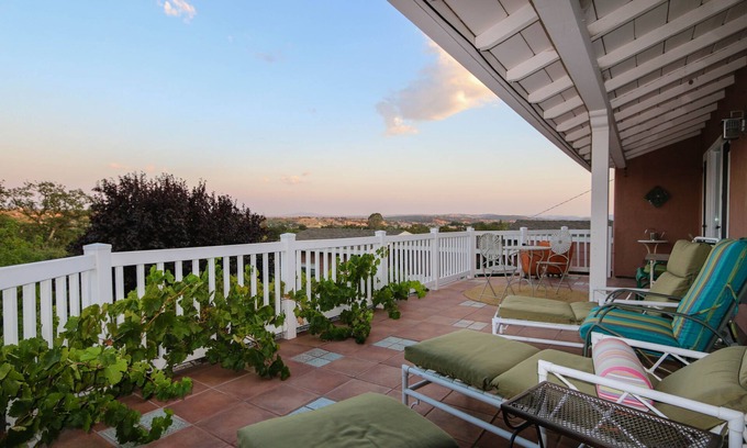 Paso Robles House | Treetop Lodge - Lose yourself in the views on the westside, close to downtown.